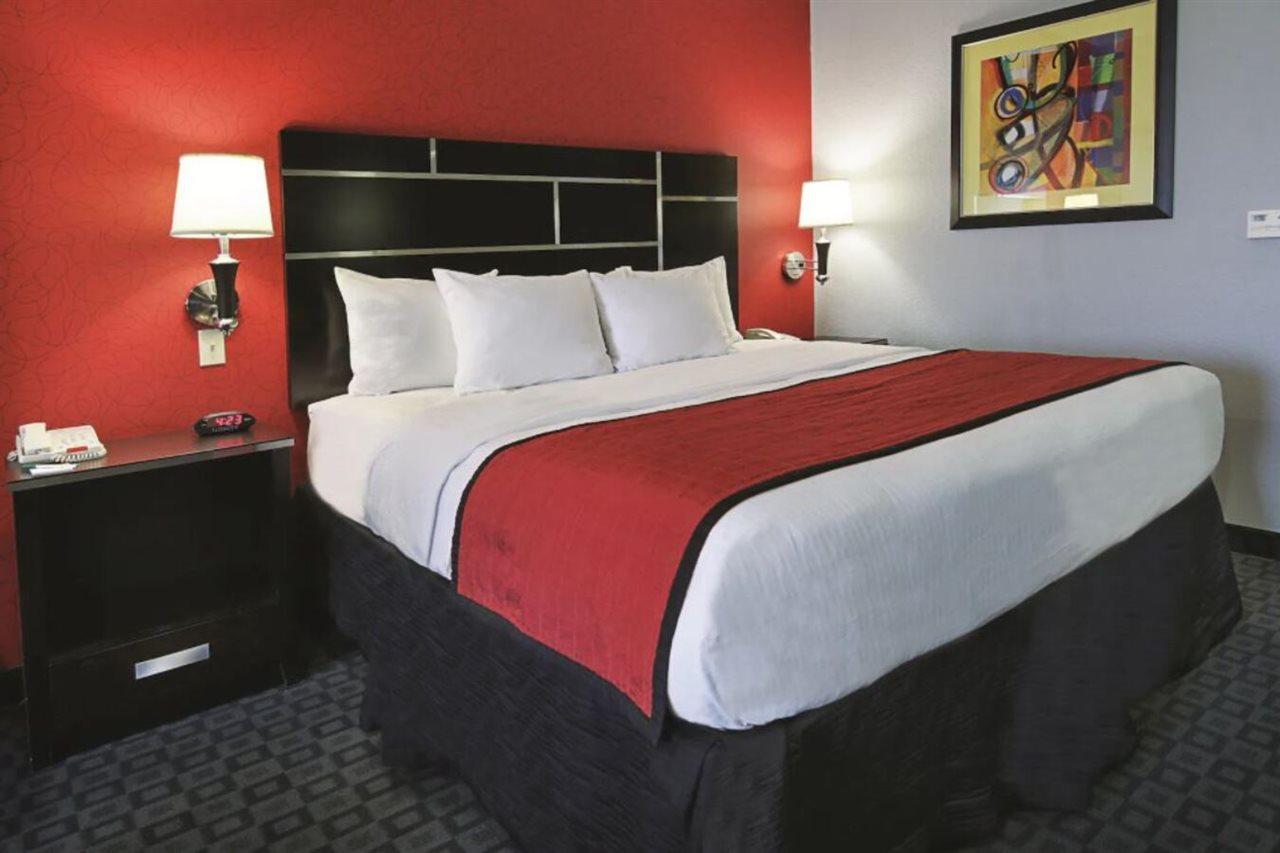 La Quinta Inn & Suites By Wyndham South Dallas - Hutchins Εξωτερικό φωτογραφία